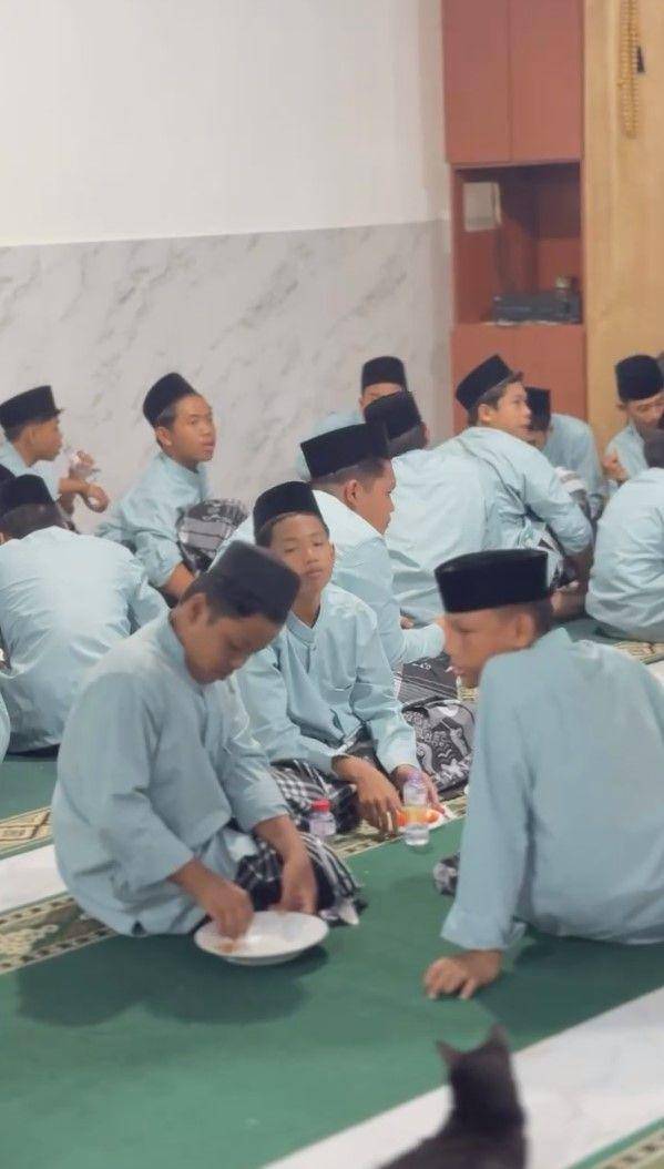 peresmian pondok pesantren Ivan Gunawan (instagram.com/ivan_gunawan)