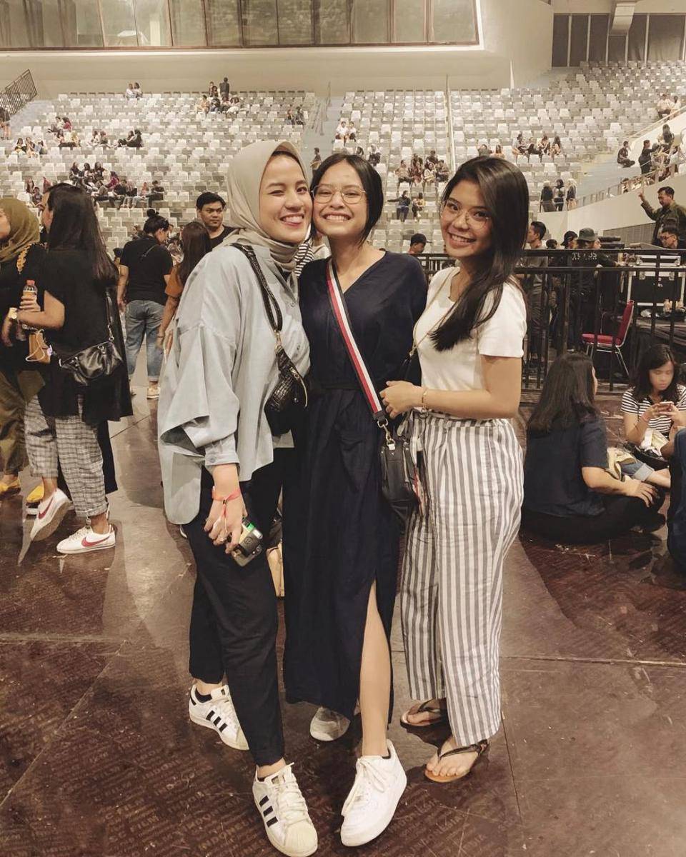inspirasi OOTD kuliah ala Hanggini (instagram.com/hanggini)