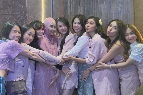 Potret Anniversary Ke-14 Cherrybelle, Manggung Bareng Eks Member