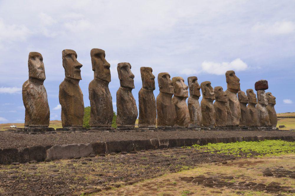 Patung Moai (unsplash.com/Hal Cooks)
