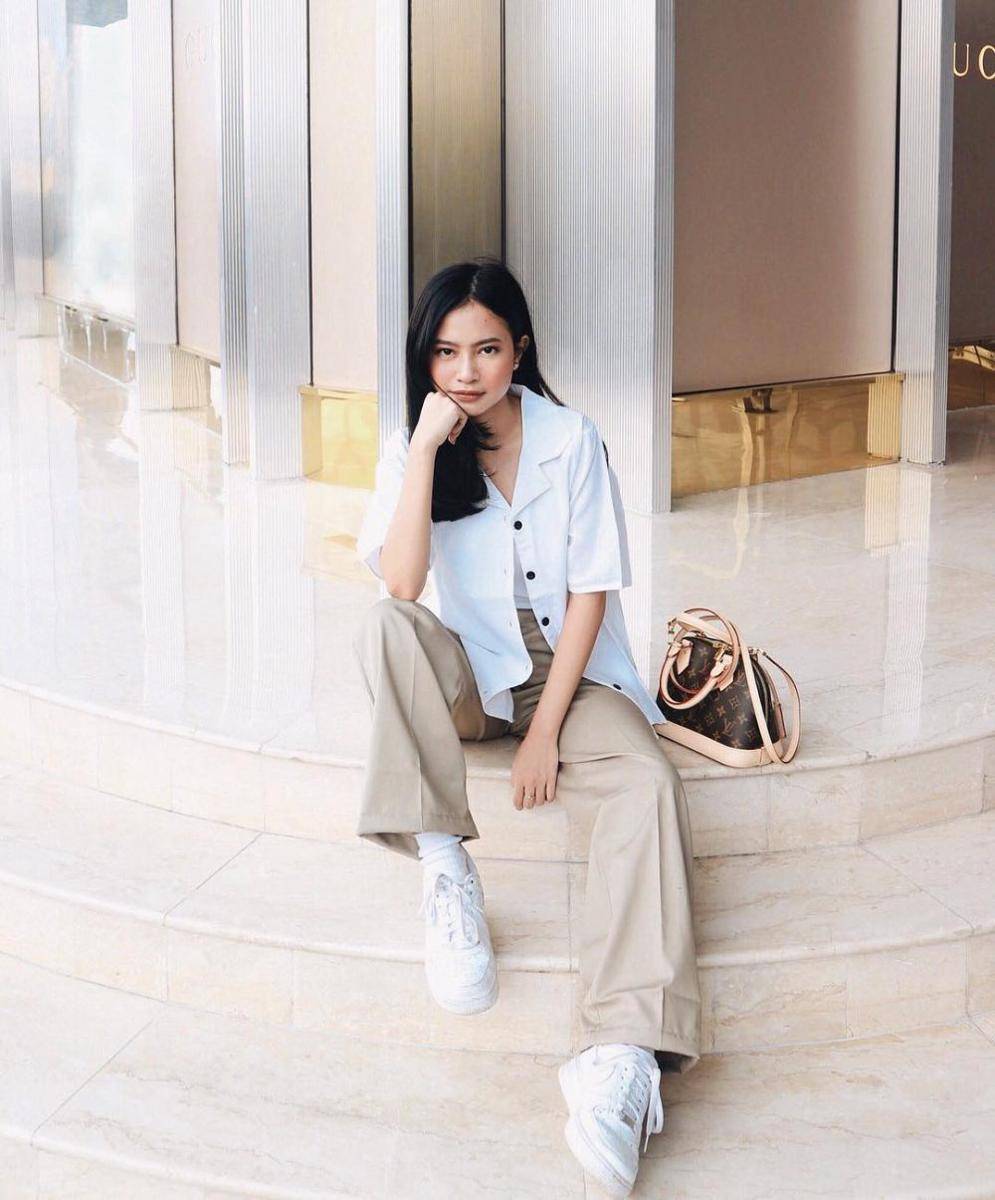 inspirasi OOTD kuliah ala Hanggini (instagram.com/hanggini)