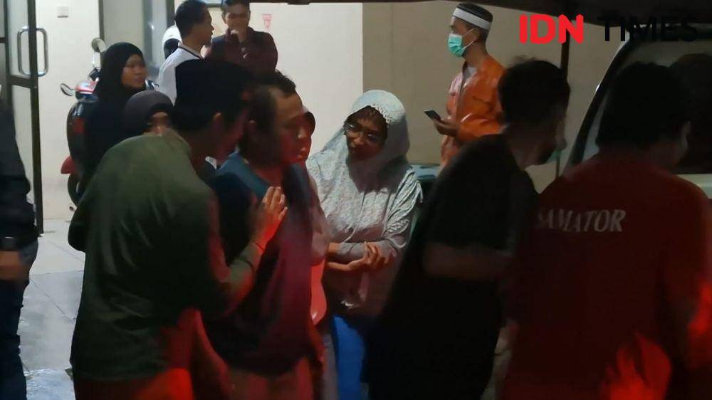 Usai autopsi jenazah Sheila diserahkan kepada pihak keluarga untuk dimakamkan. IDN Times/ Riyanto.