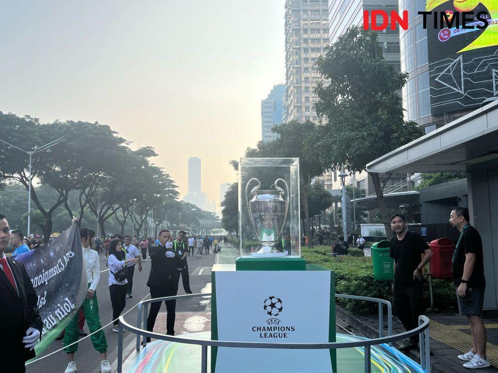 Trofi Liga Champions Jalan-Jalan di CFD Jakarta untuk Sapa Penggemar