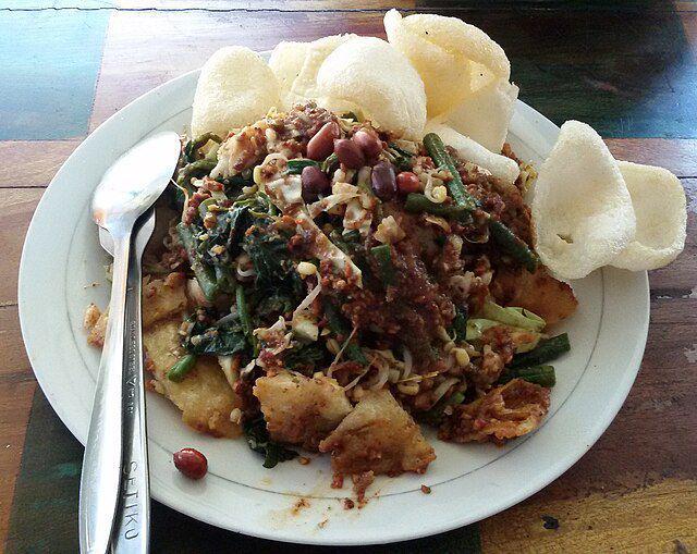 5 Trik Bikin Lotek Rumahan Seenak Warung Legendaris Bandung