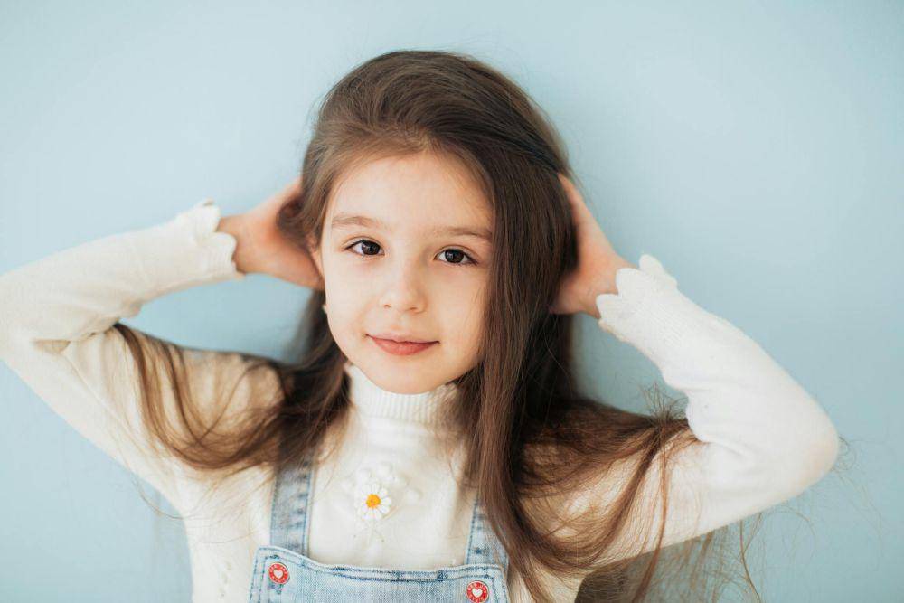 model anak perempuan (pexels.com/Elina Fairytale)
