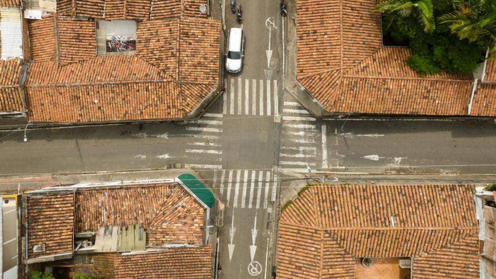 5 Cara Menghindari Kecelakaan di Persimpangan Jalan yang Padat