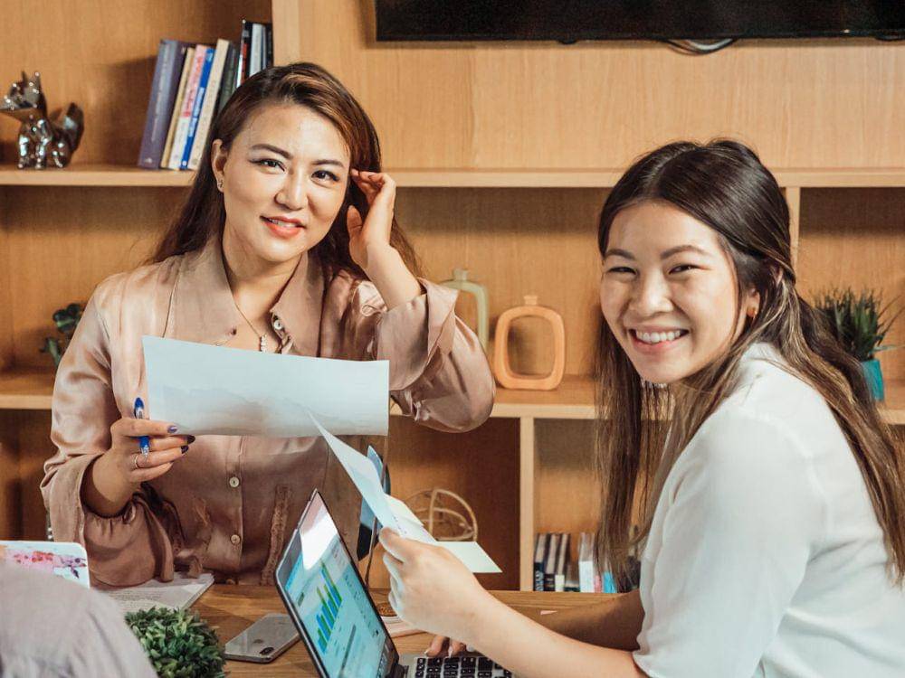 ilustrasi teman kerja (pexels.com/Kindel Media)