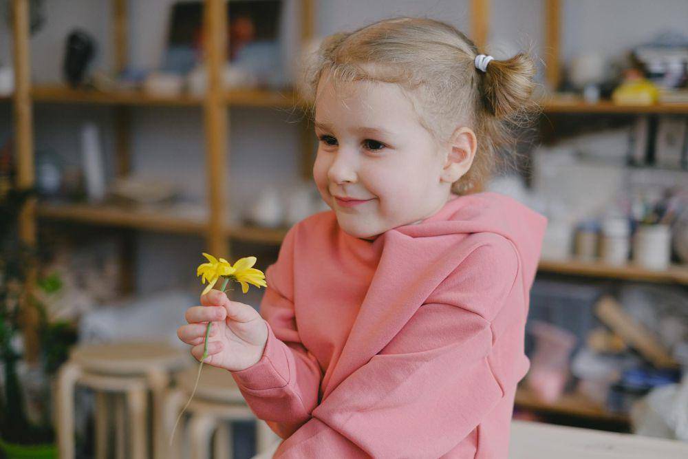 model anak perempuan (pexels.com/Anna Shvets)