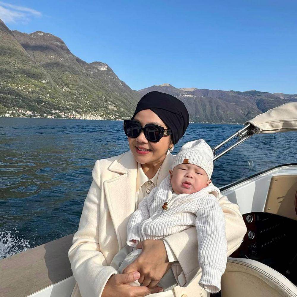 potret Yora Febrina dan cucu (instagram.com/yorafebrina)