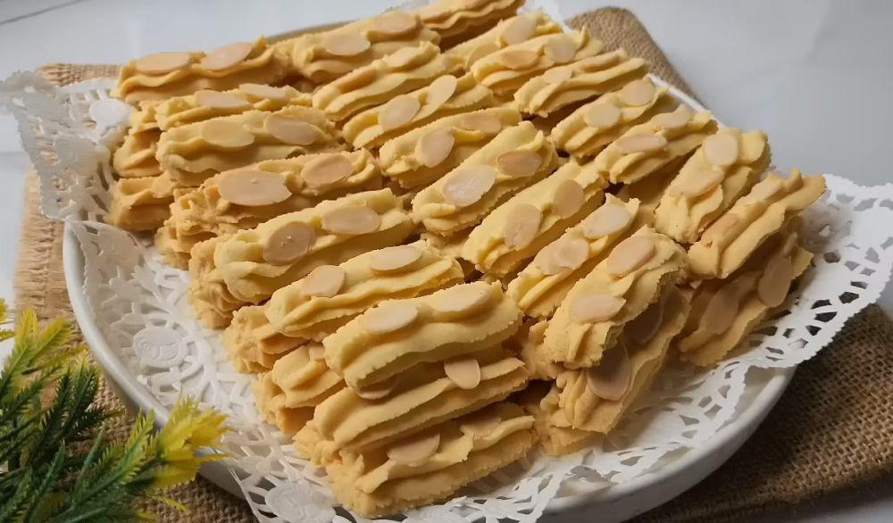 Resep Semprit Almond Cookies, Super Renyah dan Mudah Dibuat!