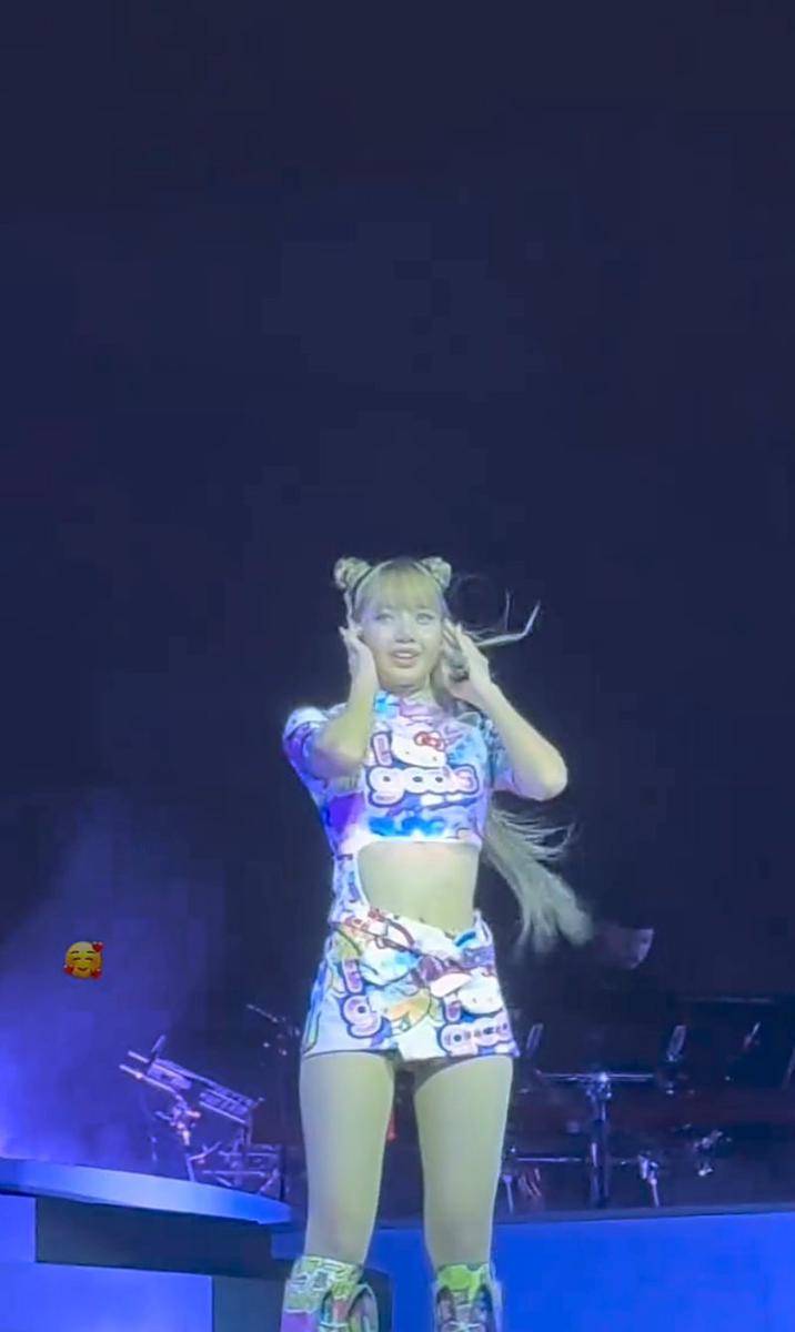 potret Rosé BLACKPINK nonton Coachella 2025 (instagram.com/roses_are_rosie)