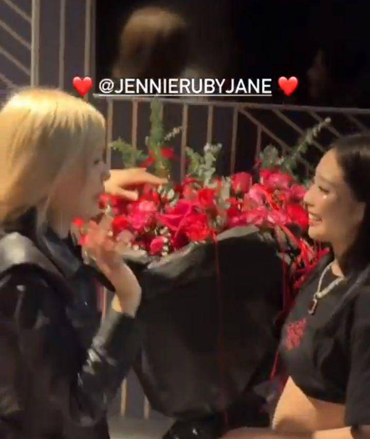 Rosé dan Jennie BLACKPINK (instagram.com/roses_are_rosie)