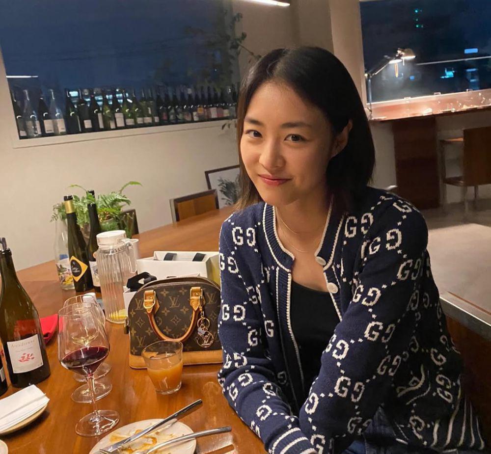 Lee Yeon Hee (instagram.com/yeonhee.luv)