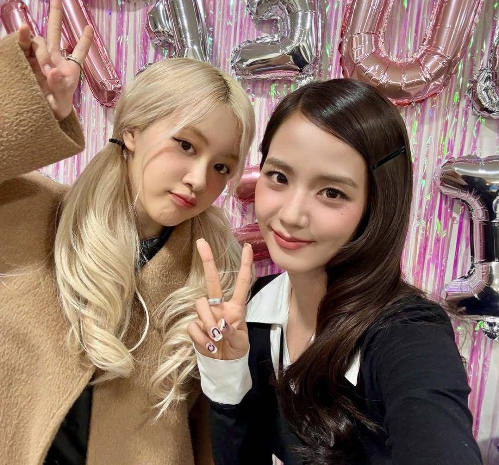 Rosé dan Jisoo BLACKPINK (instagram.com/sooyaaa__)