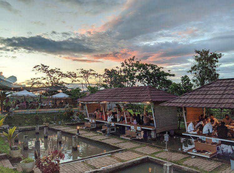 7 Tempat Makan Keluarga Tersembunyi di Serang dengan View Menawan