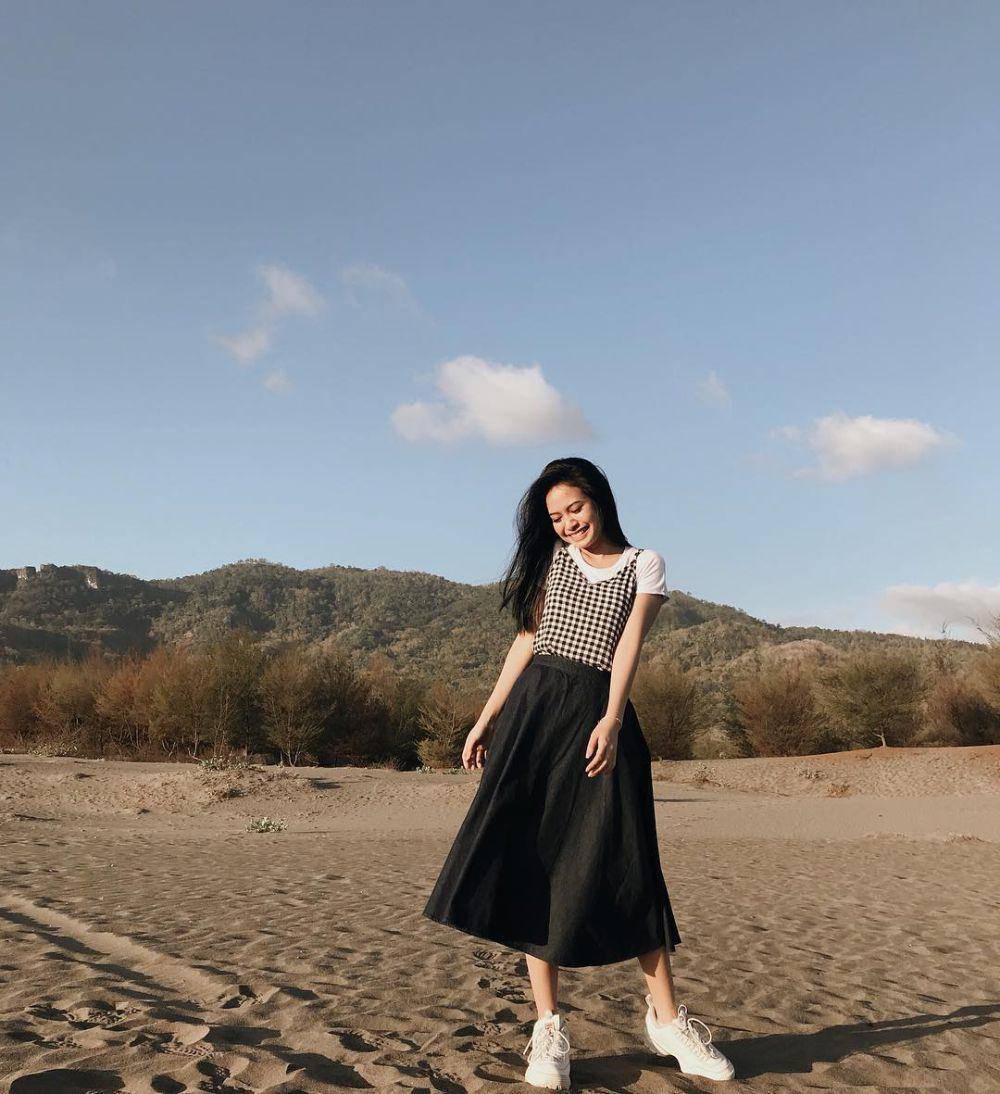 inspirasi OOTD kuliah ala Hanggini (instagram.com/hanggini)