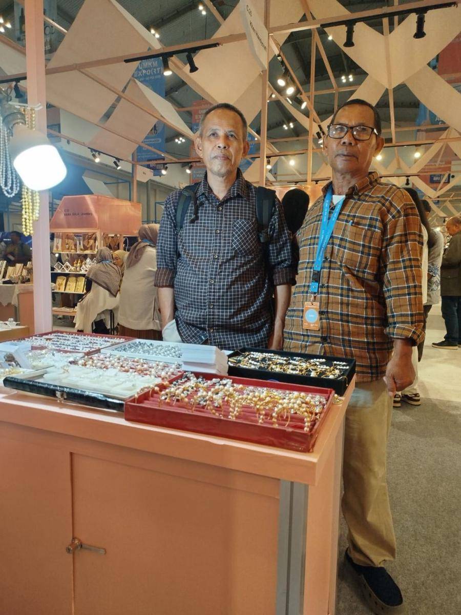 Mahayusi (kanan) saat mengikuti BRI UMKM EXPO(RT) di Jakarta belum lama ini. (Dok. Lintang Hadi)