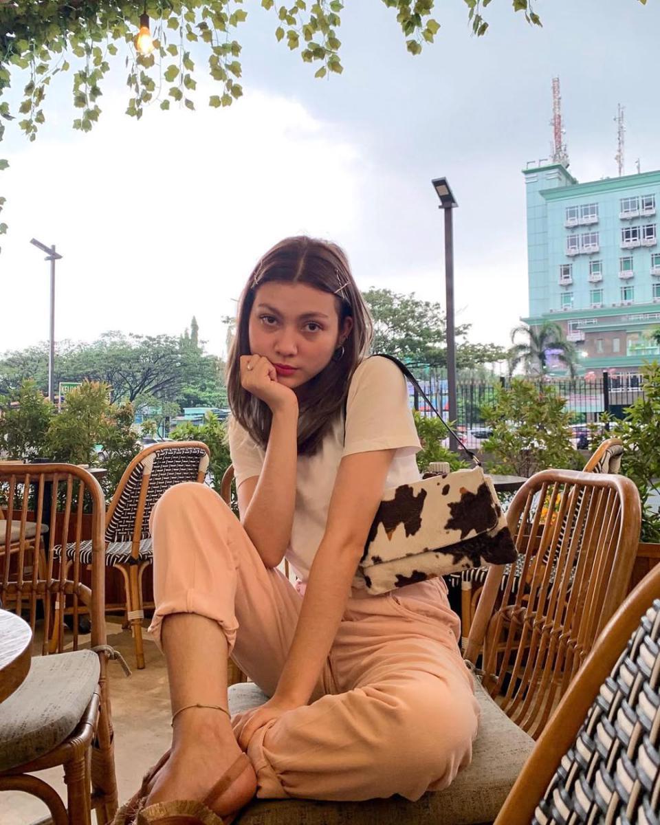 referensi outfit kencan pertama ala Haviza Devi Anjani (instagram.com/havizadevianjani)