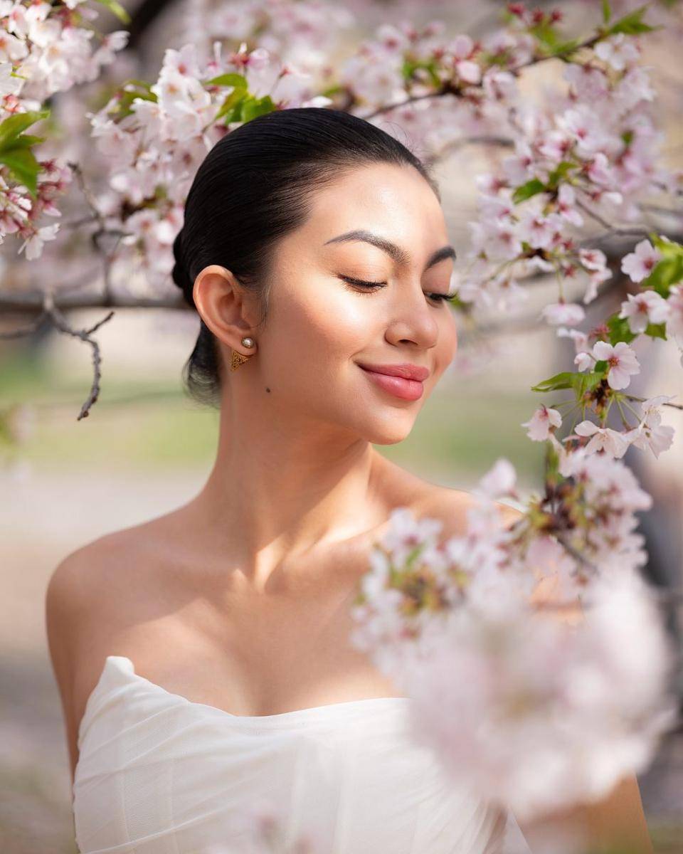 potret Ariel Tatum di taman sakura (instagram.com/arieltatum)