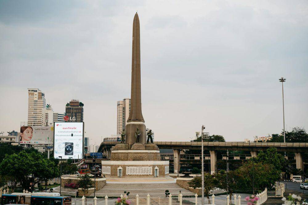 Victory Monument (pexels.com/Markus Winkler)