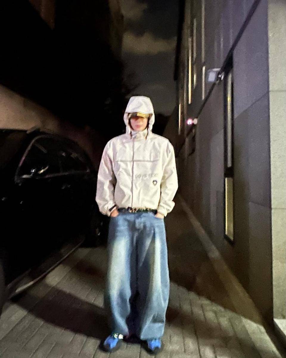 mix and match baggy pants ala Kai EXO (instagram.com/zkdlin)