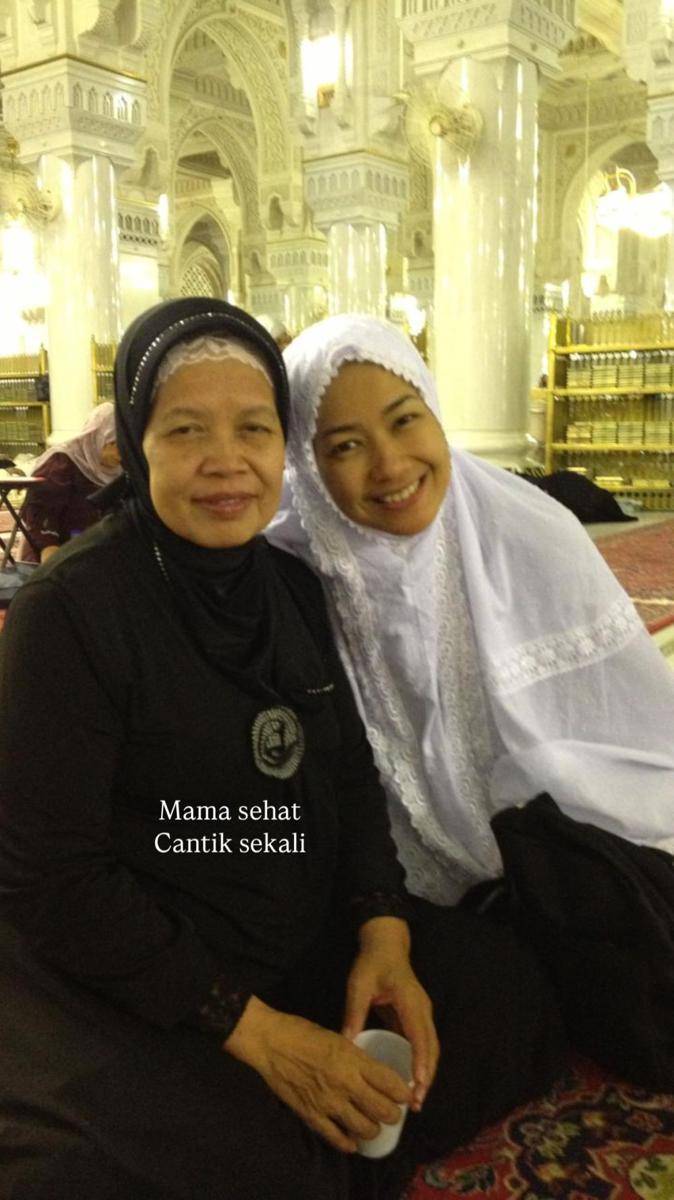 kenangan Alya Rohali dengan ibunda (instagram.com/arohali)