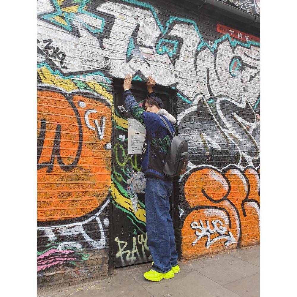 mix and match baggy pants ala Kai EXO (instagram.com/zkdlin)