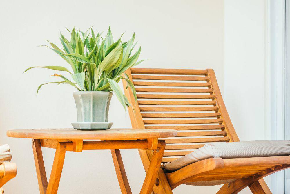 ilustrasi kursi di balkon (freepik.com/lifeforstock)