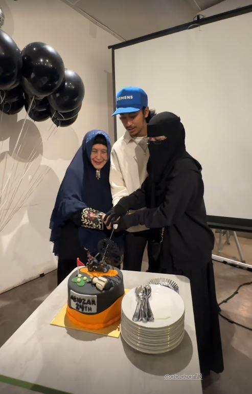 kejutan ulang tahun Abidzar (Instagram.com/_ummi_pipik_)