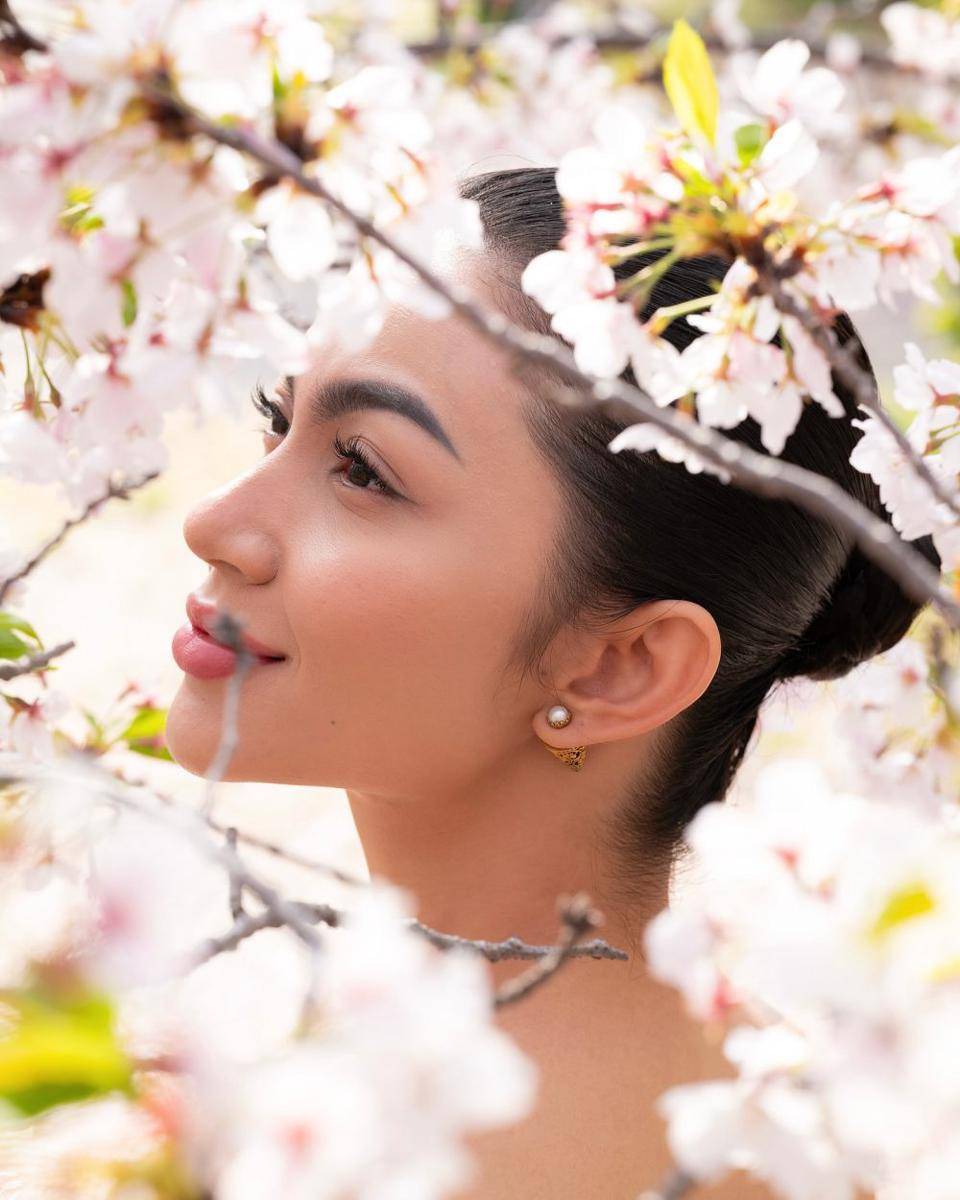 potret Ariel Tatum di taman sakura (instagram.com/arieltatum)