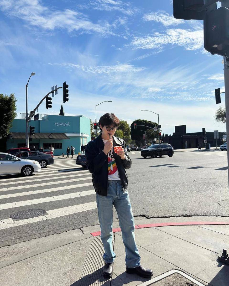 referensi OOTD hangout ala Suho EXO (instagram.com/kimjuncotton)