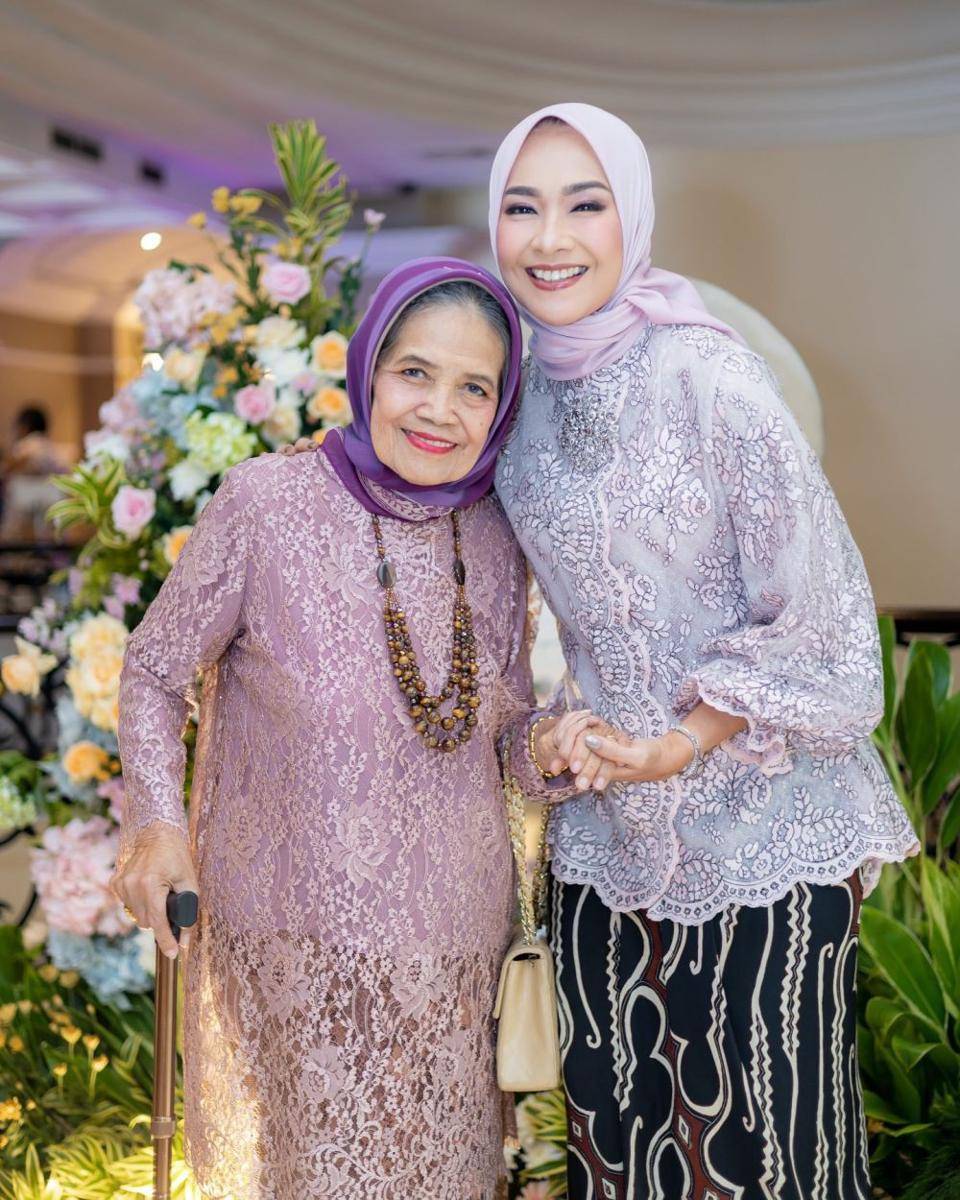 kenangan Alya Rohali dengan ibunda (instagram.com/arohali)