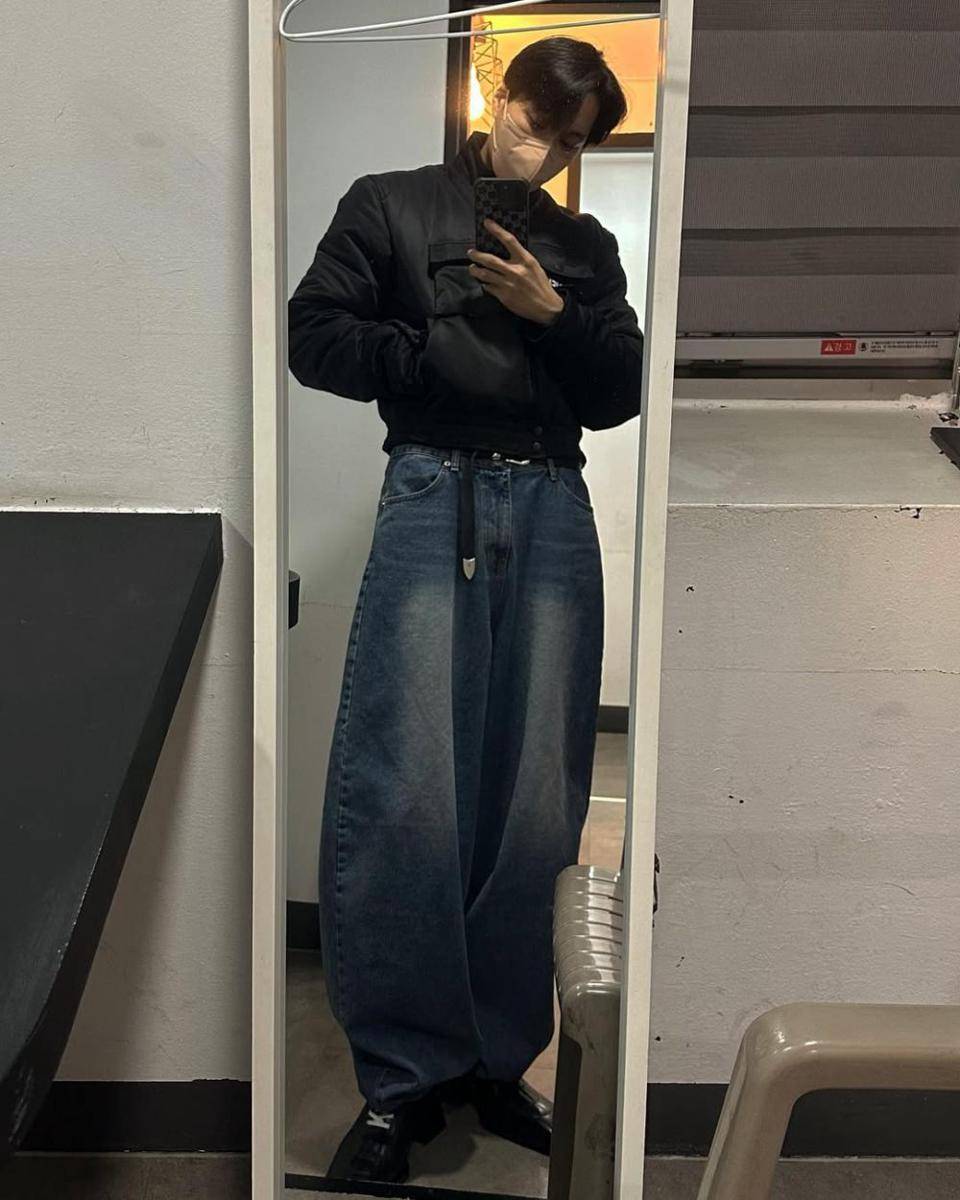mix and match baggy pants ala Kai EXO (instagram.com/zkdlin)