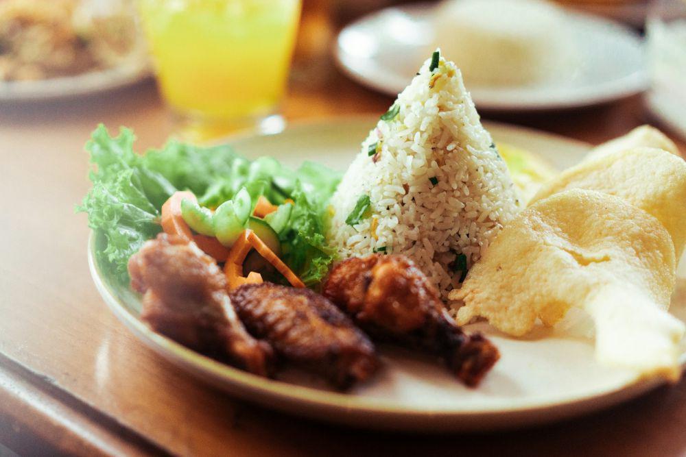 7 Lalapan Pelengkap Nasi Tutug Oncom, Beri Sensasi Menyegarkan