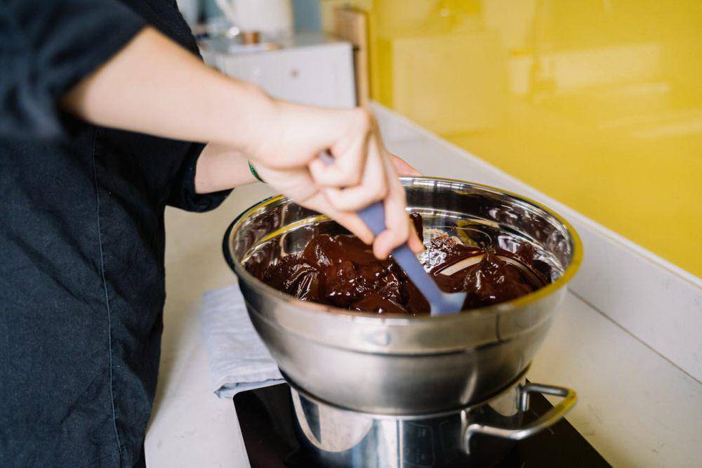 ilustrasi cokelat leleh (pexels.com/Anna Tarazevich)