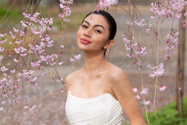 7 Pemotretan Ariel Tatum di Taman Sakura di Osaka Castle, Memukau