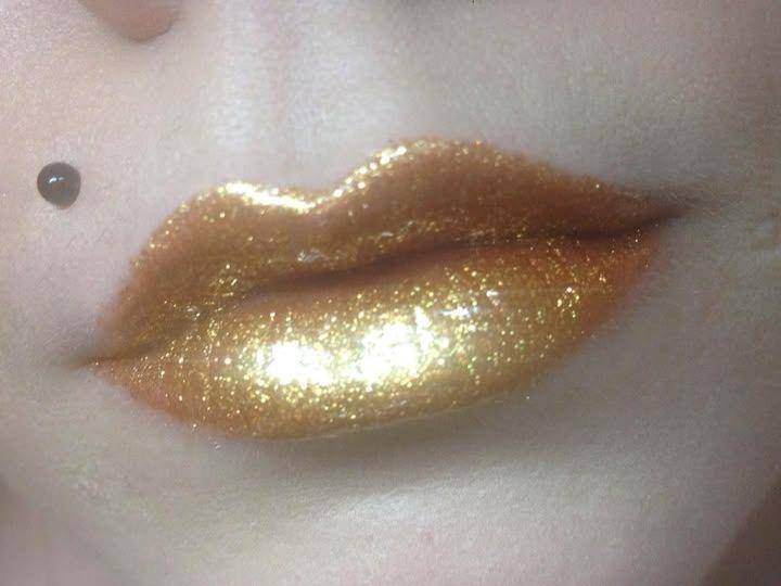 ilustrasi disco lips (instagram.com/rainetauber)