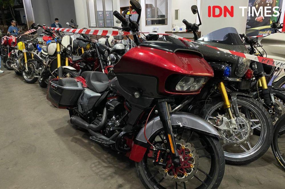 Barang bukti hasil sitaan Kejagung kasus suap penanganan perkara ekspor CPO. (IDN Times/Irfan Fathurohman)