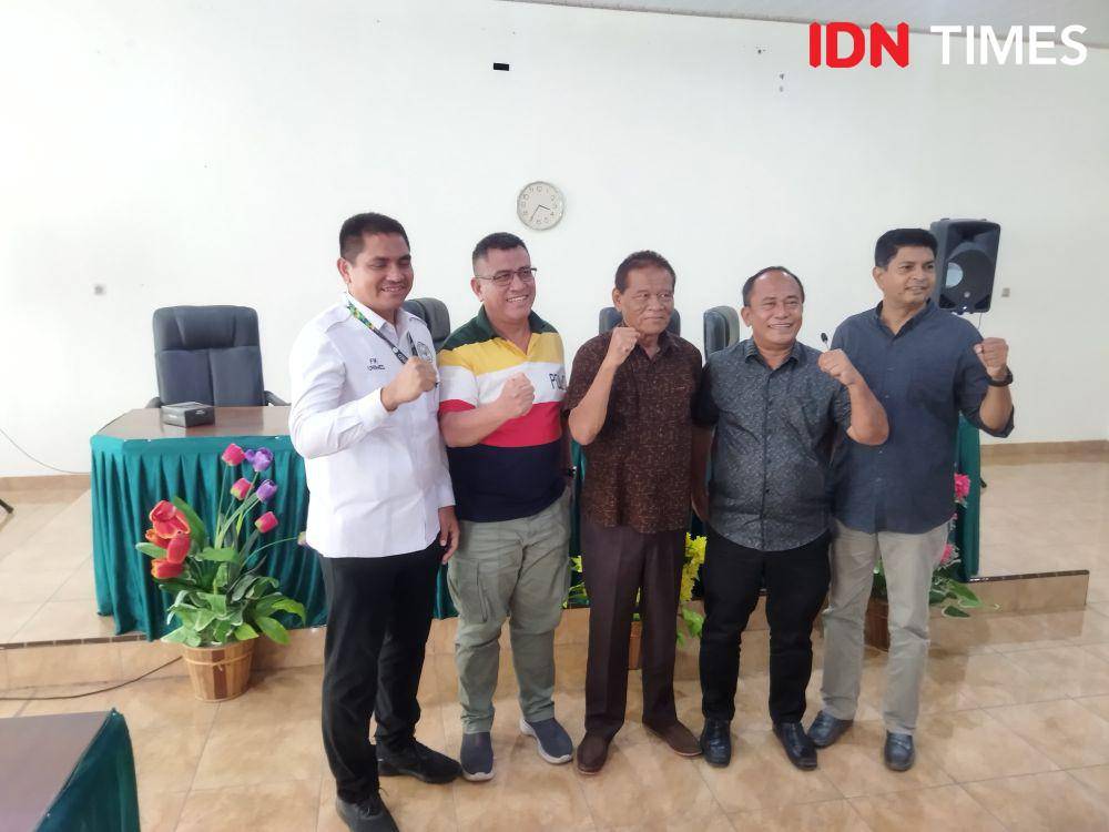 Tim Penjaringan dan Penyaringan Musprov KONI Sumut mengumumkan hasil verifikasi, Senin (14/4/2025) (IDN Times/Doni Hermawan)