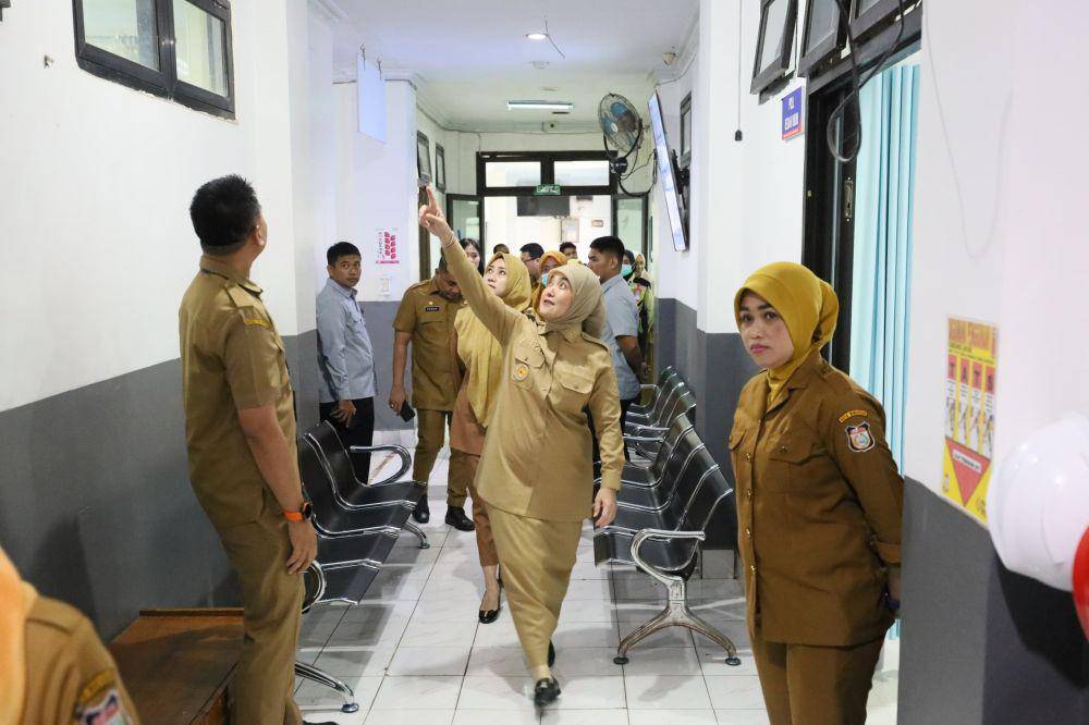 Wakil Wali Kota Makassar, Aliyah Mustika Ilham, saat meninjau RSUD Daya, Senin (14/4/2025). (Dok. Humas Pemkot Makassar)