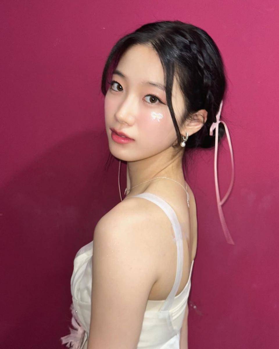 Kazuha LE SSERAFIM (instagram.com/zuhazana)