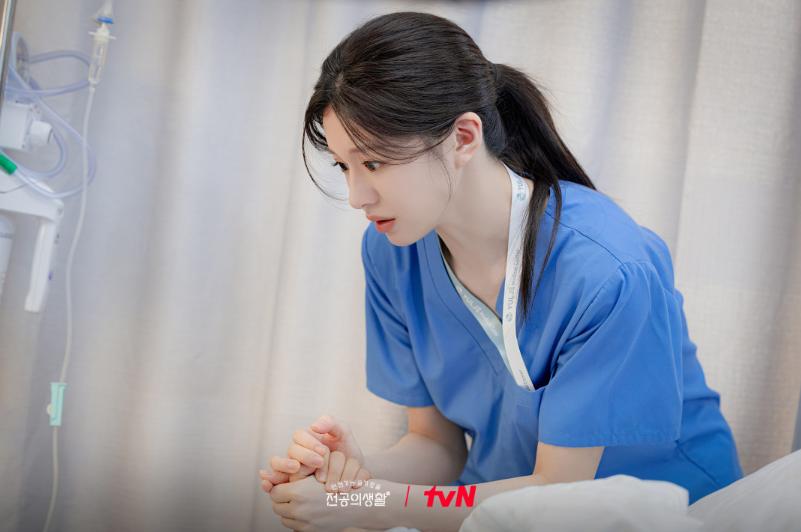 Go Youn Jung di drama Resident Playbook (Dok. tvN/Resident Playbook)