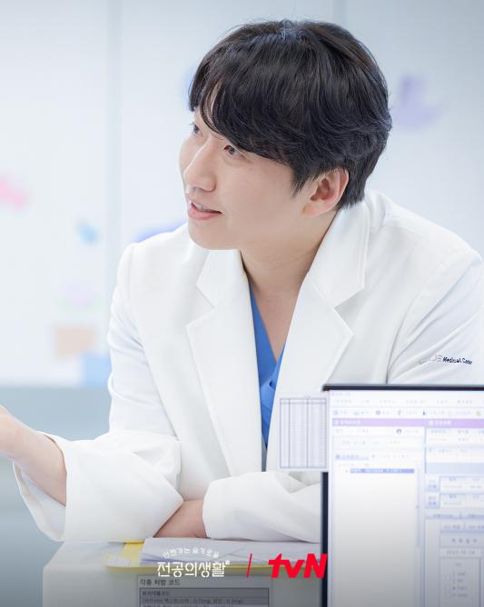 Lee Chang Hoon di drama Resident Playbook (Dok. tvN/Resident Playbook)
