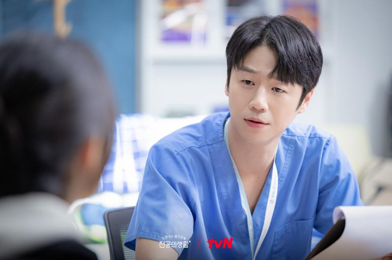 8 Film Jung Joon Won, Pemeran Dr. Gu di Resident Playbook