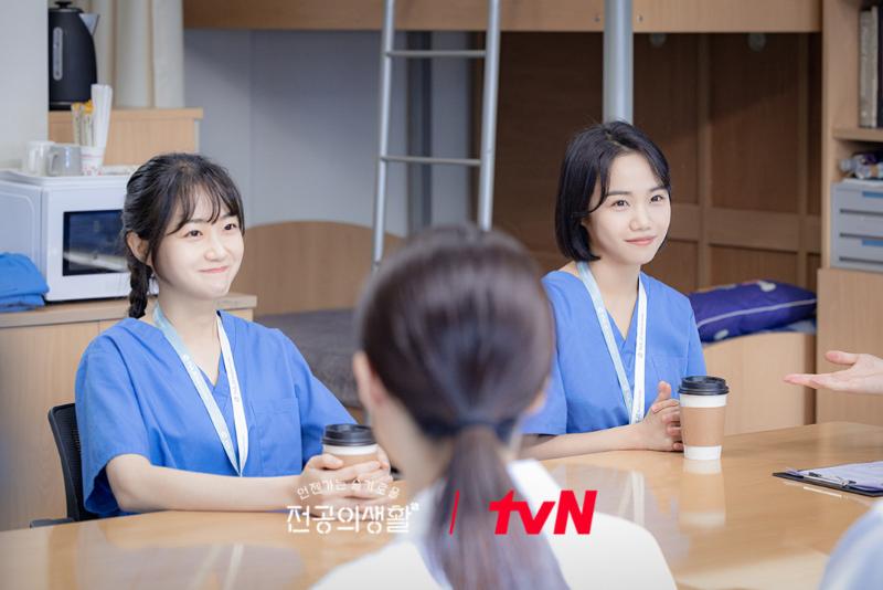 Lee Do Hye dan Hong Na Hyun di drama Resident Playbook (Dok. tvN/Resident Playbook)