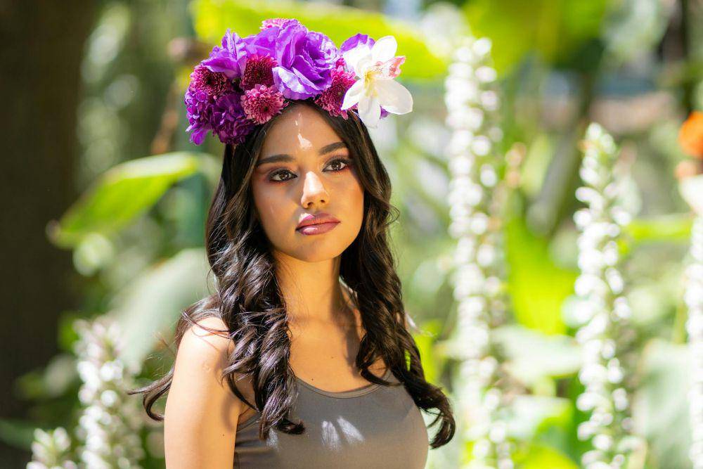 ilustrasi aksesori floral headband (pexels.com/Israyosoy S.)