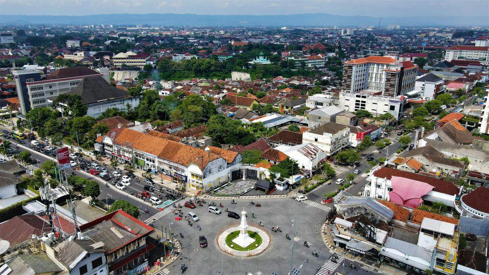 Tugu Jogja dipotret dari atas (pexels.com/photo/cityscape-of-yogyakarta-in-indonesia)