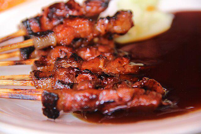 5 Tips Bikin Sate Plecing Pedas Segar Khas Bali, Bumbunya Nendang!