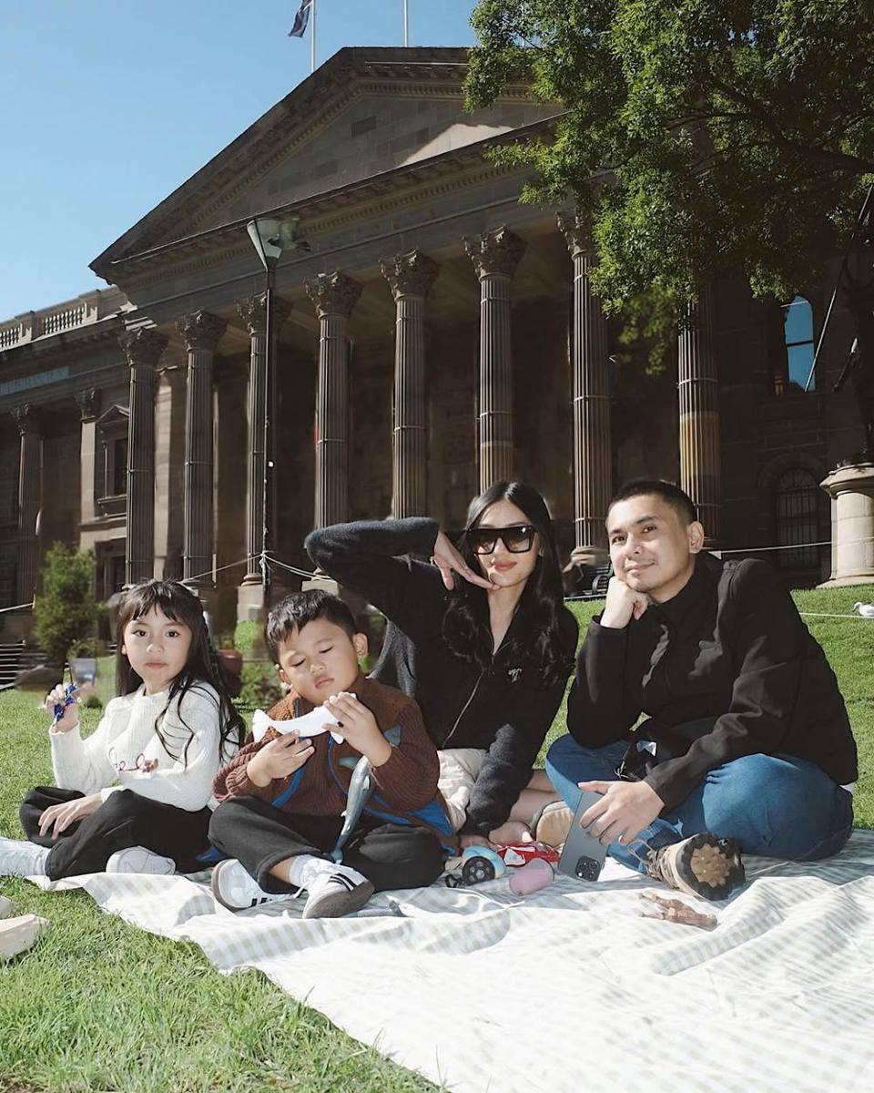 potret keluarga Anissa Aziza (instagram.com/anissaaziza)