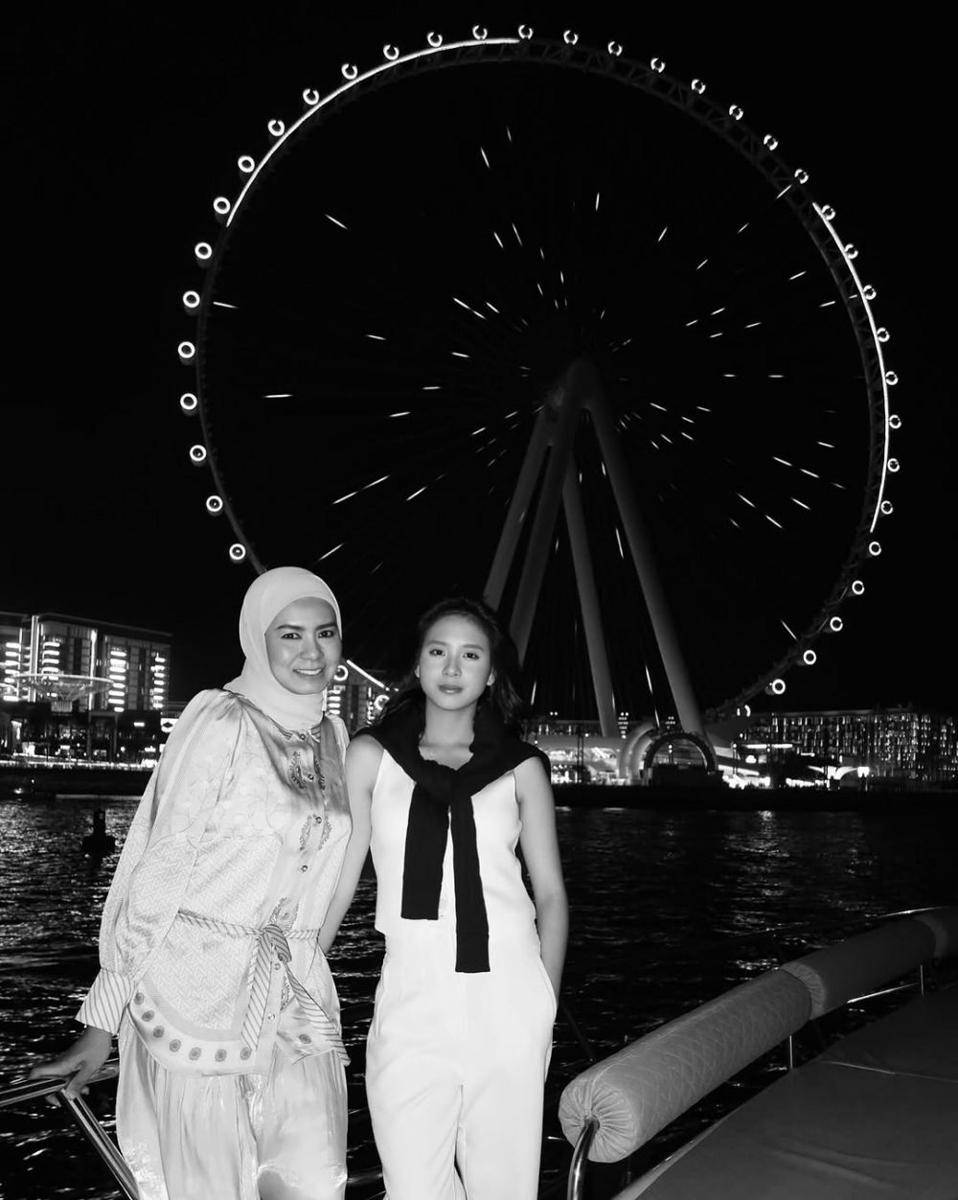 potret Zee eks JKT48 dan mama (instagram.com/zeeasadel)